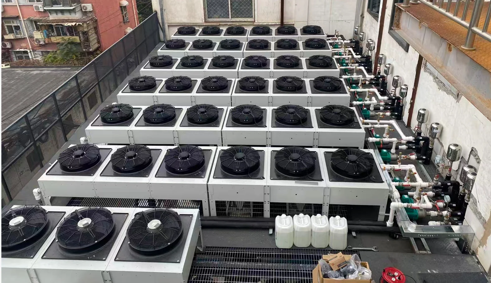 Outdoor equipment for a data-centre free-cooling retrofit